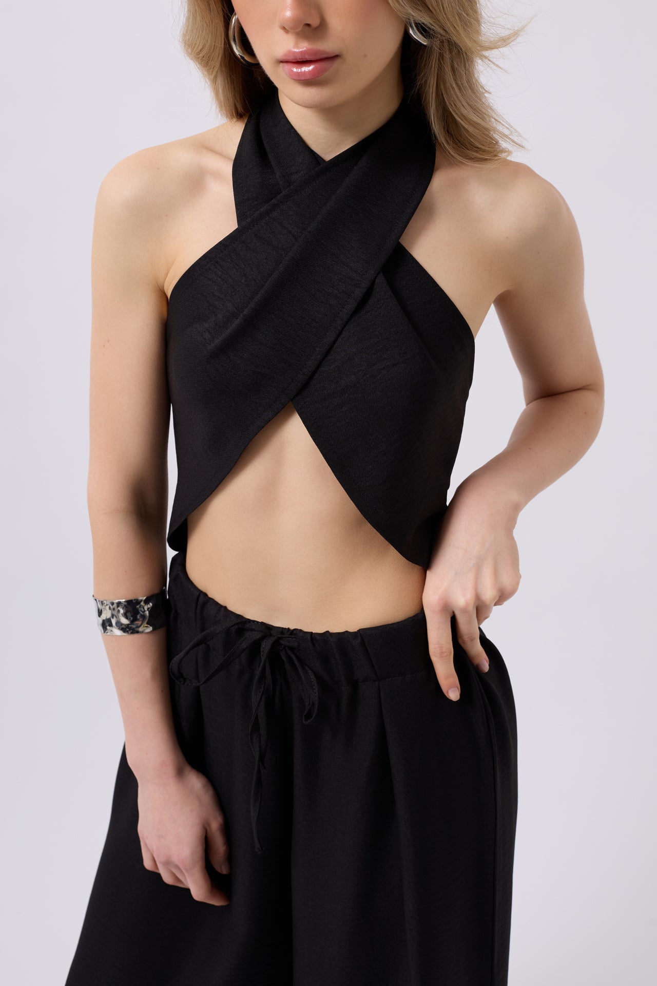 Çapraz Bağlamalı Keten Siyah Crop